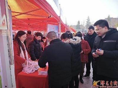 县社保局：借势就业“春风” 及时宣介社保政策