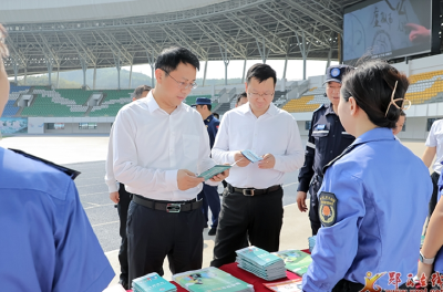 王兵李光锐等县领导参加“安全宣传咨询日”活动