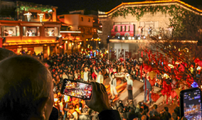 湖北郧西：万盏花灯“点”亮元宵夜