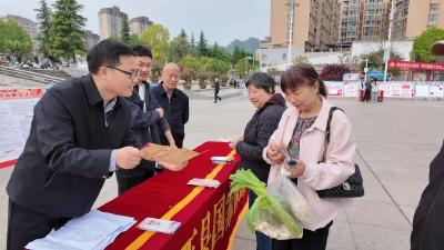 今天上午，天河广场超热闹……