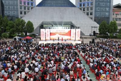 湖北广电荆楚“红色文艺轻骑兵”来郧西主题宣讲暨惠民演出活动举行
