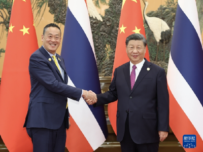 习近平会见泰国总理赛塔