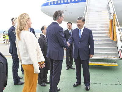 习近平抵达旧金山举行中美元首会晤 同时出席亚太经合组织第三十次领导人非正式会议