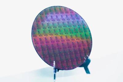 传统芯片用电子传输数据 硅光芯片让光子穿梭于光纤 首套全国产化硅光芯片“工具箱”发布