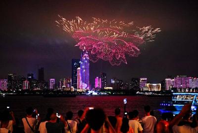 共鉴长江风雅颂 如画江山总待君