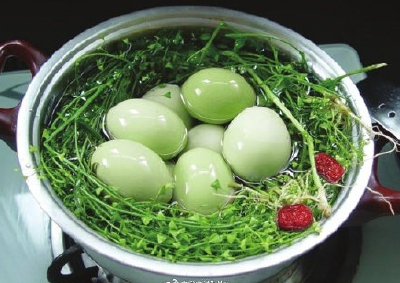 今天 农历“三月三”，要吃地菜煮鸡蛋
