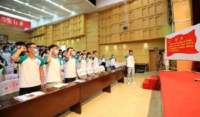 大学生志愿者陪留守儿童过暑假，荆州市174个“希望家园”集中开班