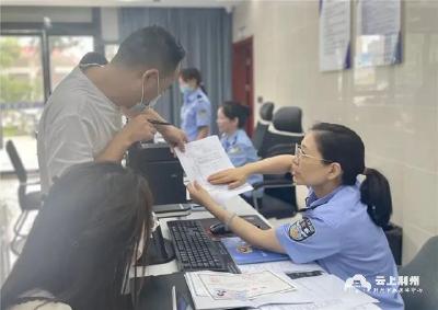 荆州警方启动最高等级勤务确保国庆平安