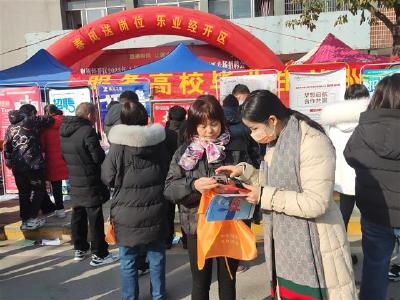荆州经开区举行招聘会 29家企业提供近2000个岗位