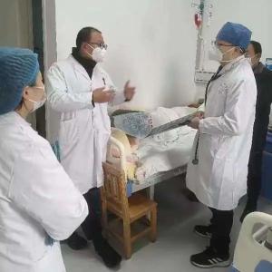 荆州三医呼吸内科专家赴基层指导新冠感染救治