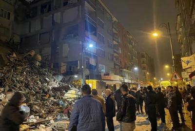 土耳其地震已致300余人死亡 