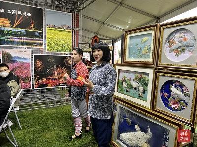 “大地欢歌”全国乡村文化活动年启动 荆州特色产品亮相受青睐