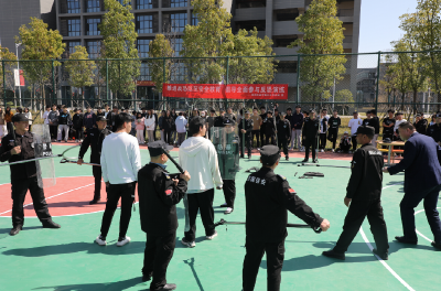 纪南文旅区公安分局深入学校开展反恐演练宣传活动