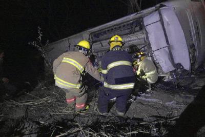 墨西哥西部一客车坠崖致18人死亡