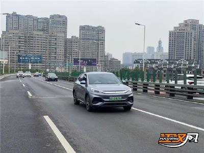 高速公路迎来返程高峰，高警提醒：行车需谨慎！