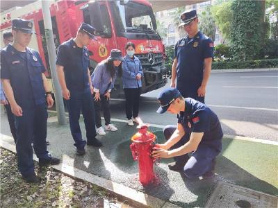 荆州：为消火栓做“体检” 保障城市消防安全