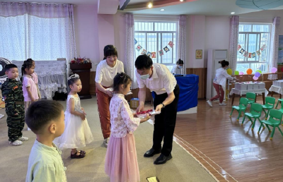 庆“六一” 荆州市机关事务服务中心为幼儿园捐赠图书