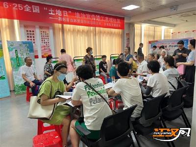 荆州市自然资源和规划局走进社区开展“全国土地日”主题宣传