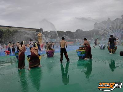网络中国节·端午丨浪起来！荆州方特泼水狂欢节拉开帷幕