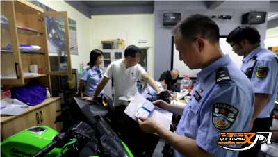 荆州交警联合多部门突检维修店铺，查获非法改装摩托车18台