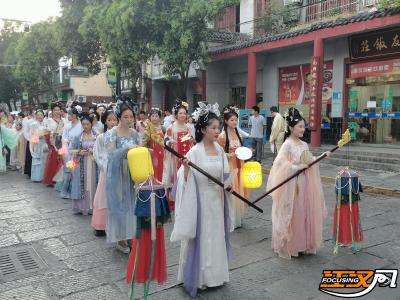 【网络中国节•七夕】着汉服 会“鹊桥”  单身男女共度七夕佳节