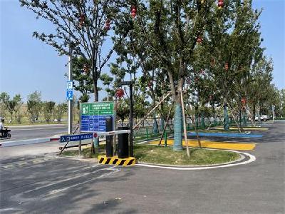 荆州大学城中央公园停车场正式运营