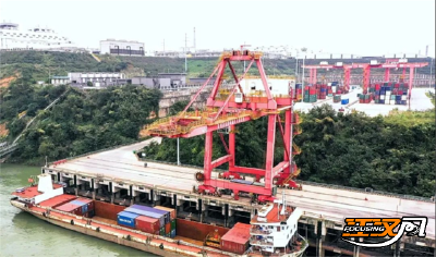 “荆州港—万州港”集装箱航线成功首航