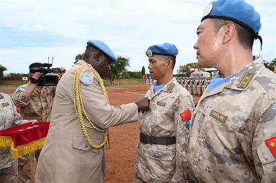 中国第十三批赴南苏丹（瓦乌）维和部队全体官兵被授予联合国“和平荣誉勋章”