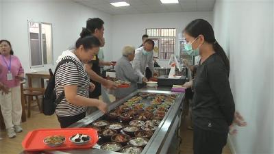 沙市区打造10分钟就餐服务圈 让5万名老年人吃上热乎饭