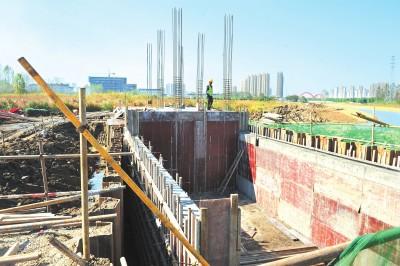 荆襄河水系工程新建一座闸阀 预计11月底完工