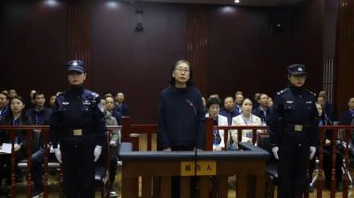 再拒绝组织挽救的女厅官，当庭认罪悔罪