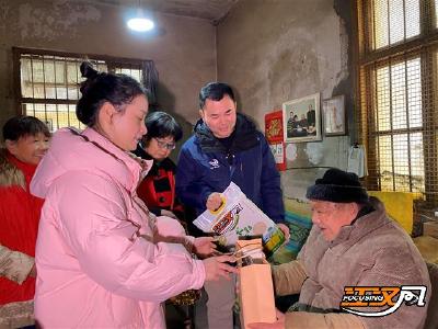 《江汉风》暖冬行动丨荆州：慰问社区孤寡老人 让这个冬天不再寒冷