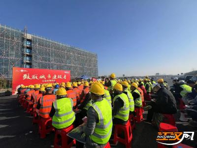 荆州举行“致敬城市建设者”微光公益捐赠活动