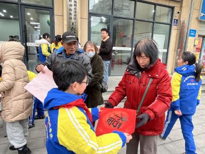 泼墨迎新年 真情送祝福——沙市红星路小学志愿服务队开展“迎春送福”主题文明实践活动