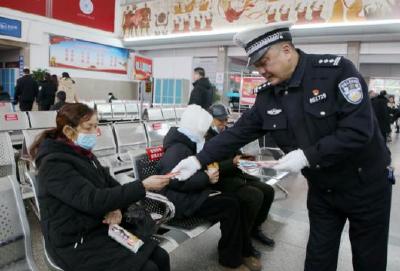 2024年春运启幕！荆州市交警启动27个执法服务站严查安全隐患