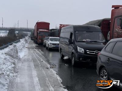 无惧冰雪！荆州“温暖”送上高速