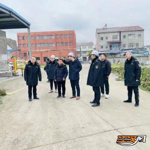 荆州市市场监管局开展雨雪冰冻天气下特种设备安全检查