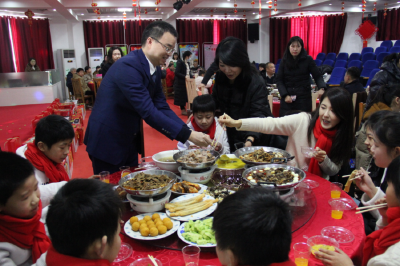 荆州市第一社会福利院春节团拜  荆州楚文化推广大使曾黎与孩子们共跳《科目三》！