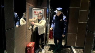 公安县消防救援大队开展消防安全夜查行动