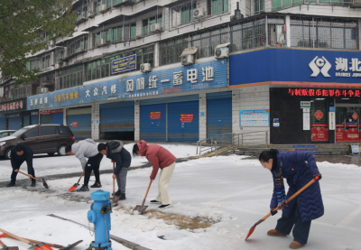 铲冰除雪 暖心护行——荆州铁塔公司开展扫雪除冰“大作战”