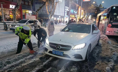 荆州交警三大队：全力迎战低温雨雪冰冻天气  确保路畅人安