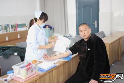 浓浓热血献社会 点点滴滴都是爱  荆州市文星中学教师踊跃献血