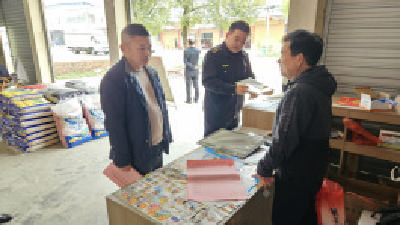 监利市龚场镇组织部分三级人大代表会同职能部门开展农资市场检查