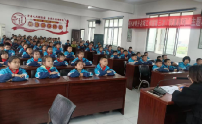 江陵县：法治教育进校园 守护少年成长路