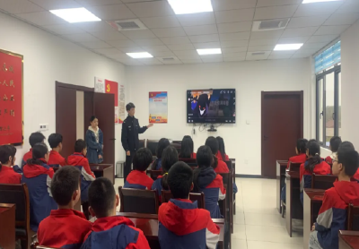 江陵县警方组织学生开展禁毒宣传活动