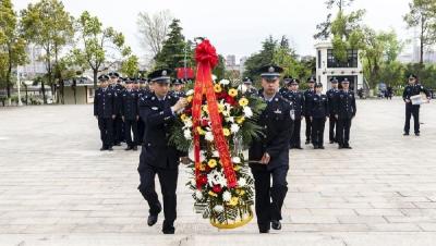 洪湖公安：清明祭英烈 忠诚铸警魂