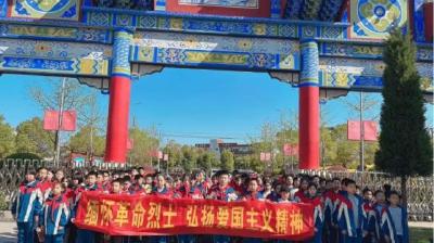 缅怀革命先烈 弘扬爱国精神​——监利市龚场小学组织师生开展为烈士扫墓活动