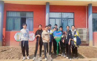 荆州经济技术开发区岑河农场中学开展劳动实践活动