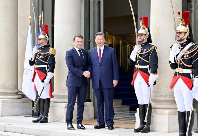 习近平同法国总统马克龙、欧盟委员会主席冯德莱恩举行中法欧领导人三方会晤
