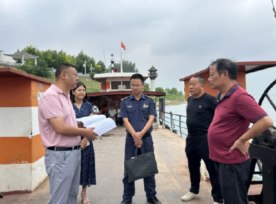 江陵县：宣传渡船责任险 护航水路行无忧